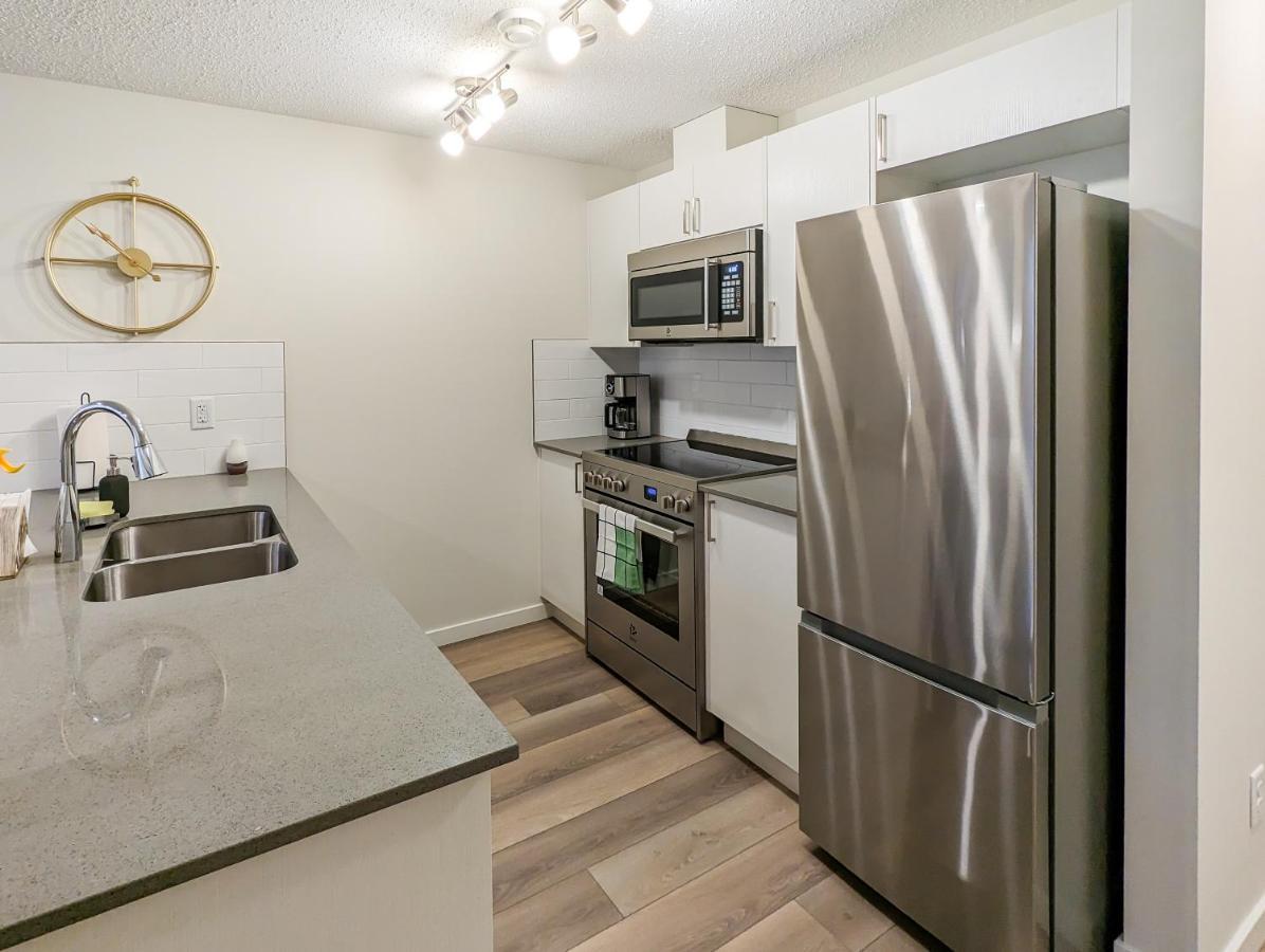 Globalstay New Apartments In Cranbrook Free Street Parking YYC Exteriör bild