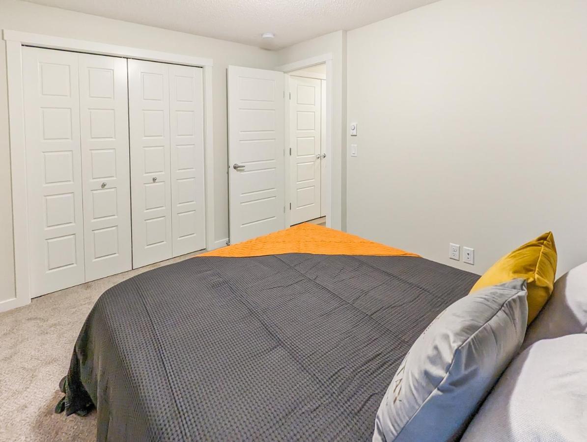 Globalstay New Apartments In Cranbrook Free Street Parking YYC Exteriör bild