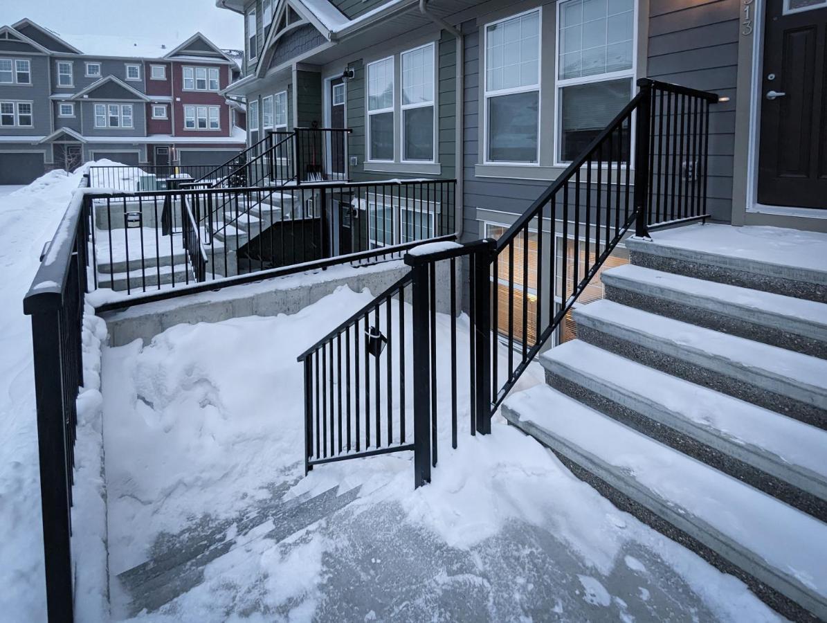Globalstay New Apartments In Cranbrook Free Street Parking YYC Exteriör bild