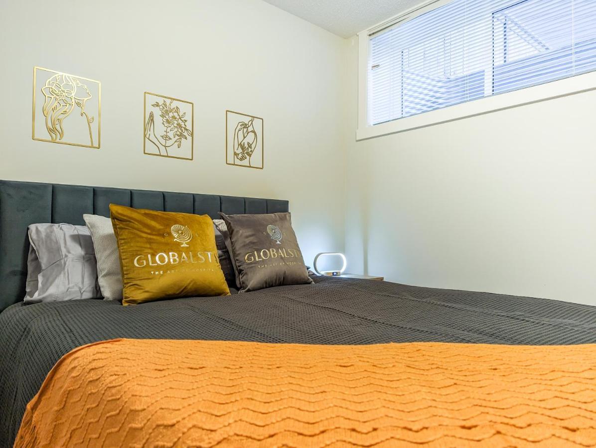Globalstay New Apartments In Cranbrook Free Street Parking YYC Exteriör bild