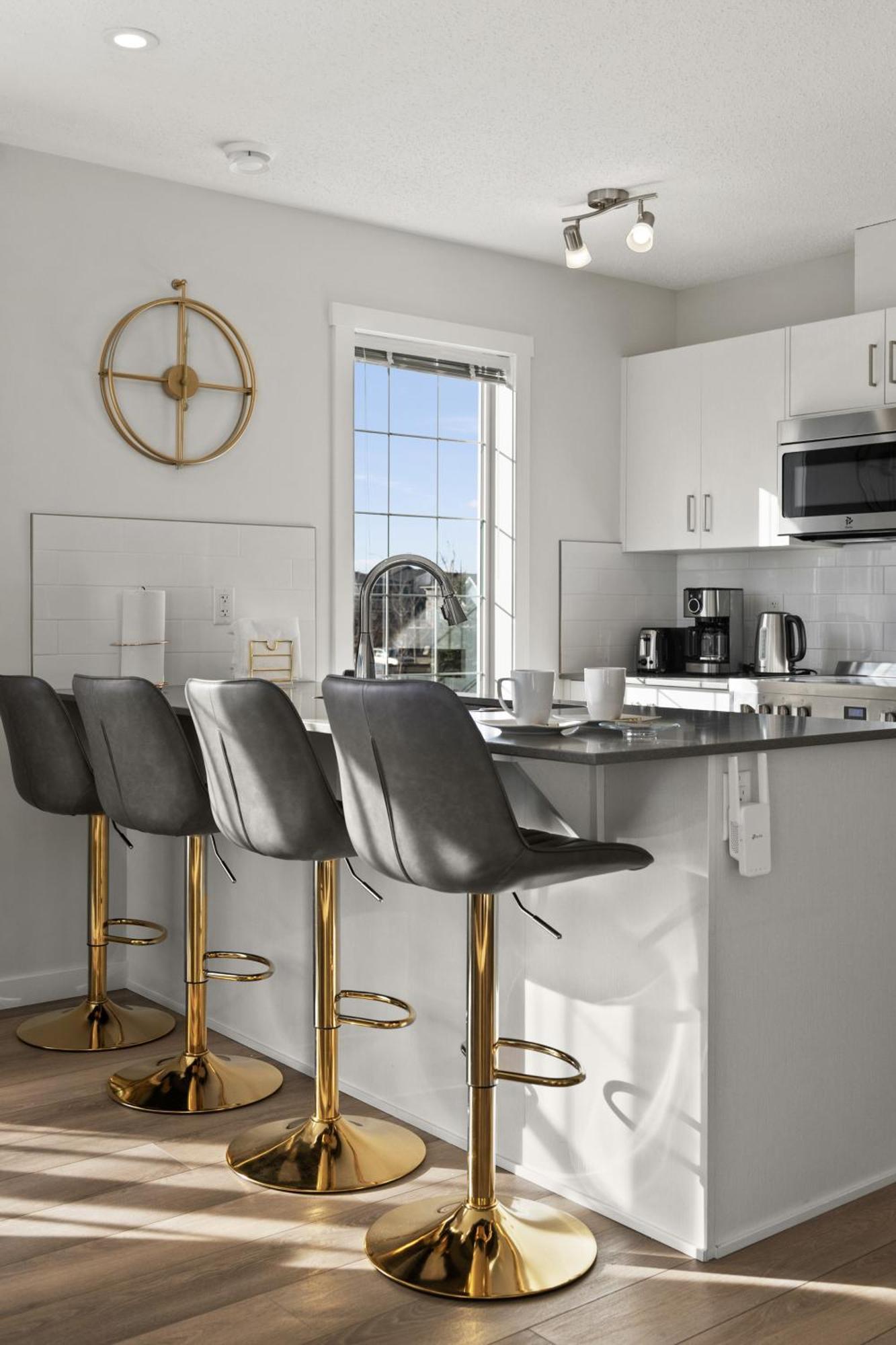 Globalstay New Apartments In Cranbrook Free Street Parking YYC Exteriör bild