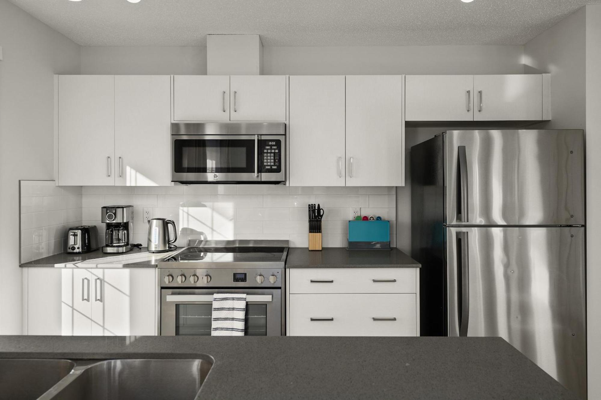 Globalstay New Apartments In Cranbrook Free Street Parking YYC Exteriör bild