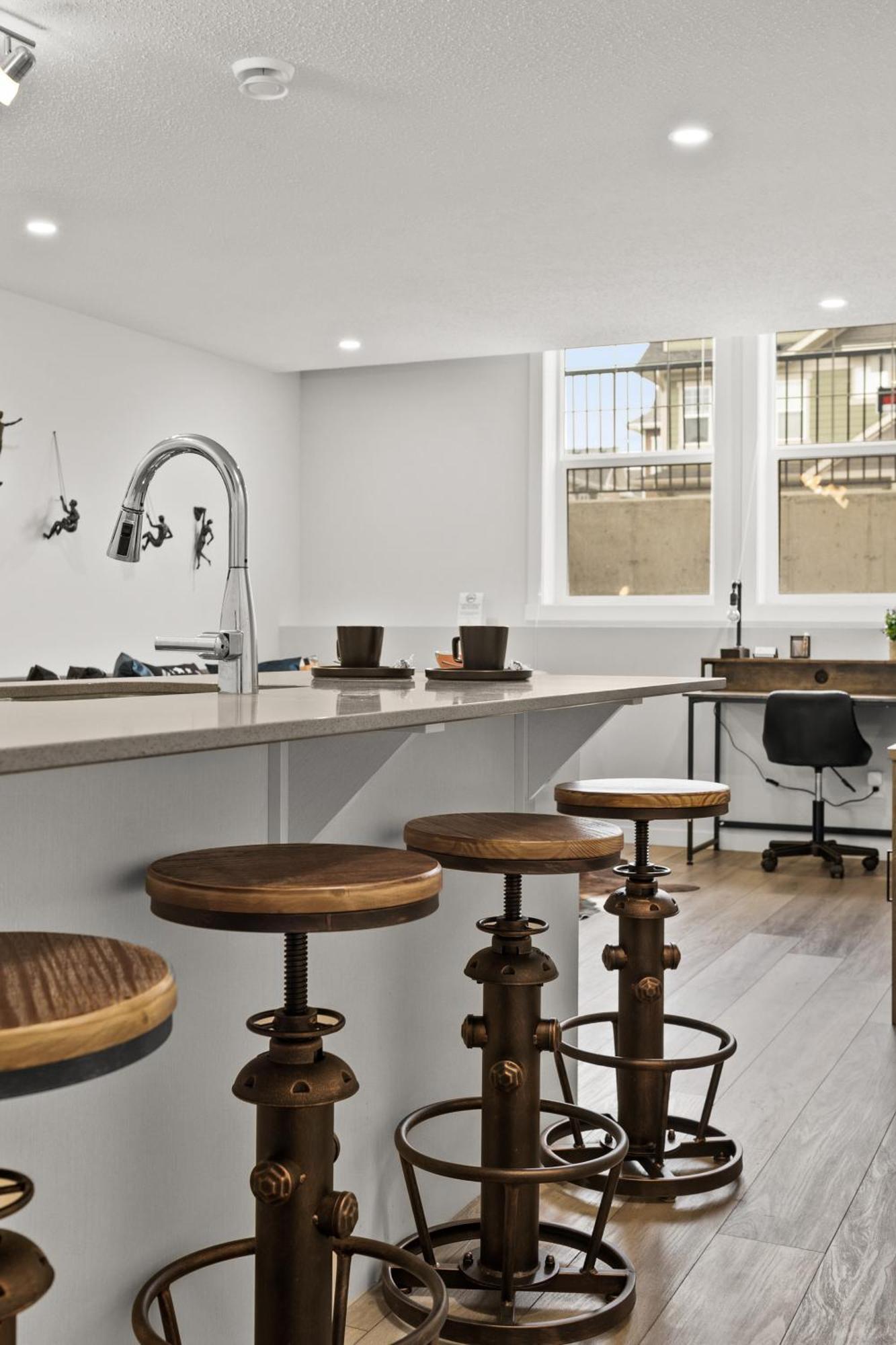 Globalstay New Apartments In Cranbrook Free Street Parking YYC Exteriör bild