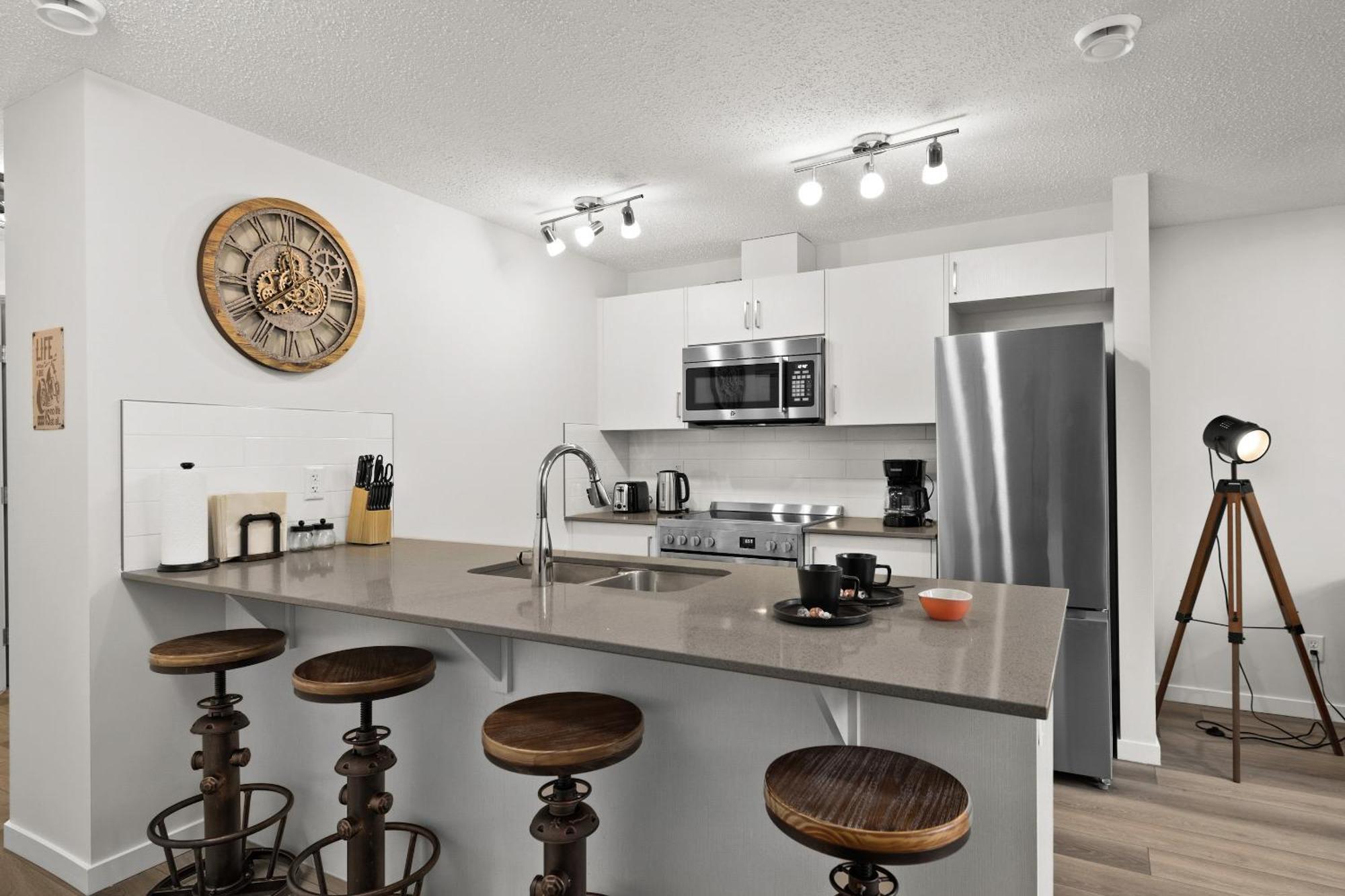 Globalstay New Apartments In Cranbrook Free Street Parking YYC Exteriör bild