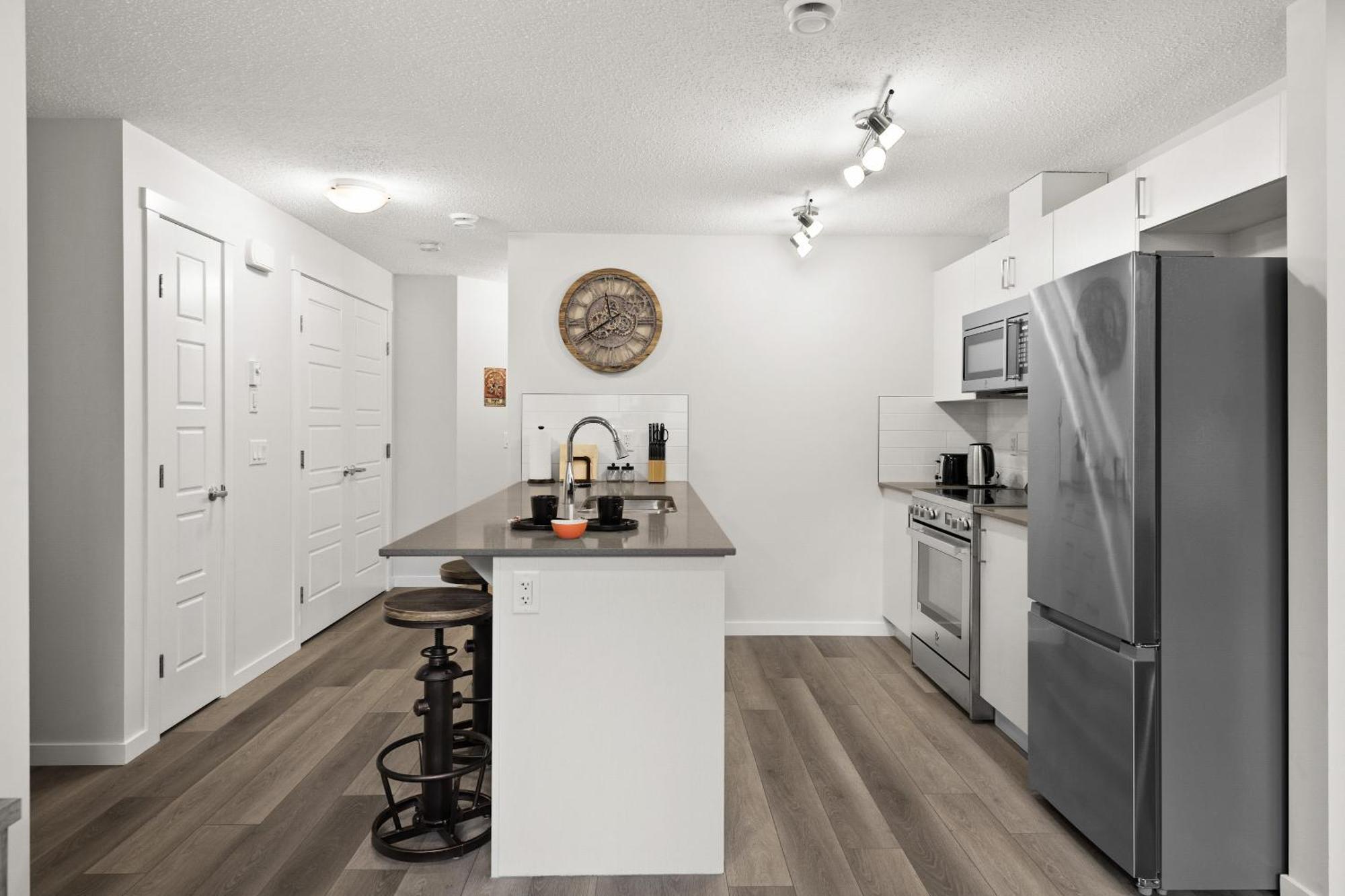 Globalstay New Apartments In Cranbrook Free Street Parking YYC Exteriör bild